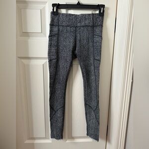 Lululemon size 4 leggings with scalloped detail on leg